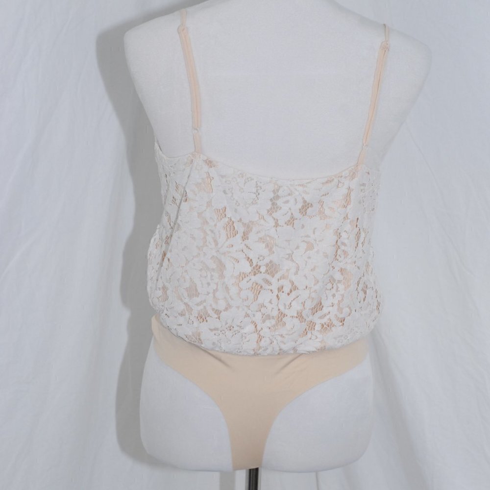 LNC Thong Bodysuit Strut & Bolt Womens Medium White Cream Lace Floral - Picture 9 of 14